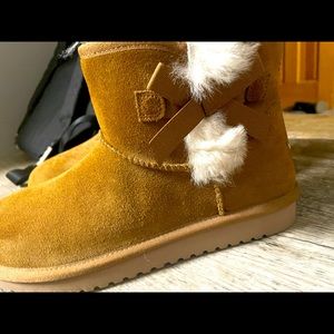 Koolaburra Victoria booties size 7